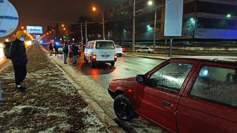 В Харькове из-за непогоды произошла масса аварий. Фото: vesti.ua